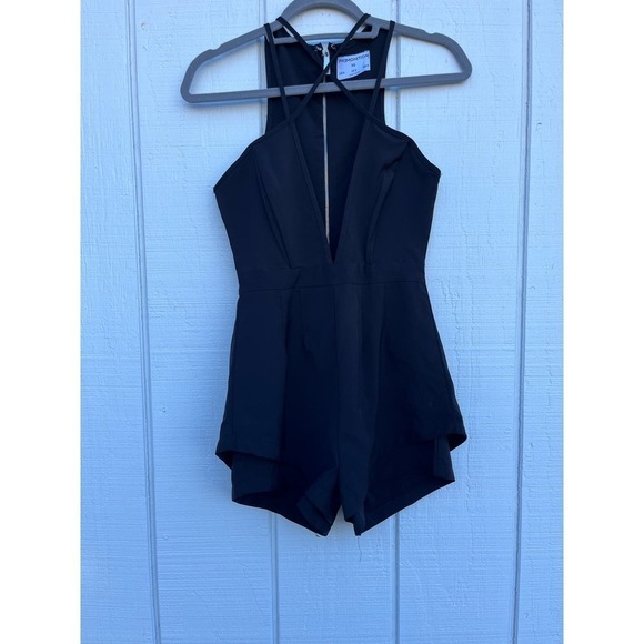 Revolve Premonition Women's Sexy Black Plunging V Neck Romper, Back Zip, sz 2 - Picture 2 of 9